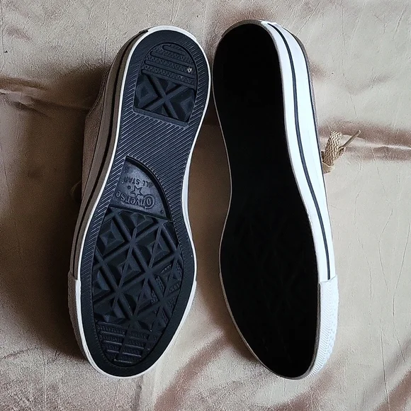 Converse All Star EUC women's metallic gold tennis shoes size 7 - Picture 8 of 9